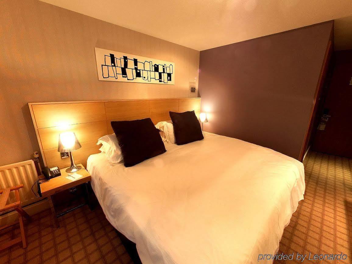 Beales Hotel Hatfield  Room photo
