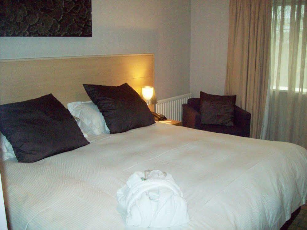 Beales Hotel Hatfield  Exterior photo