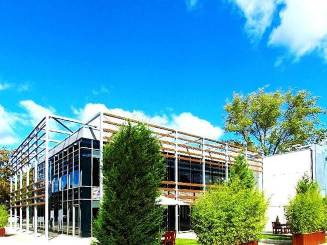 Beales Hotel Hatfield  Exterior photo